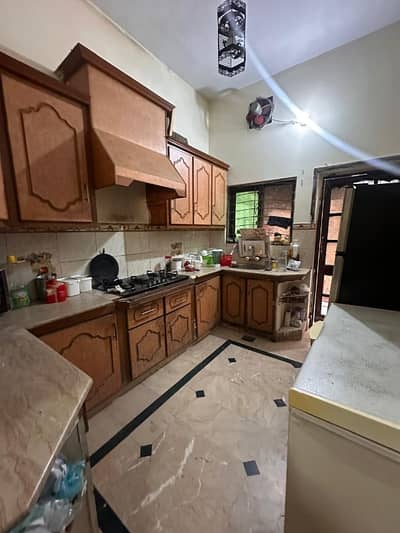 UPPER PORTION 2BEDROOM TV LOUNGE PARKING