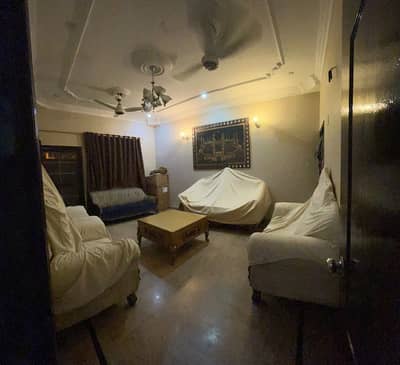 Well maintained 200 yards G+2 (9 bed dd) proper two-unit bungalow in boundary walled society in block 5 Gulistan e Jauhar near main university road