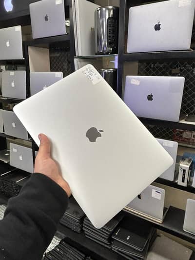 Apple MacBook Pro 2020 – 13″ | Core i7 | 16GB RAM | 256GB SSD