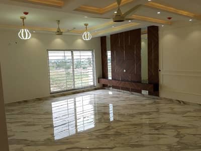 10 Marla Brand New Flat Available For Rent.