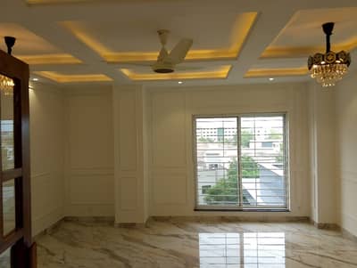 10 Marla Luxury Apartment For Sale