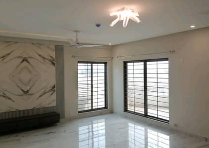 10 Marla Flat For sale In Lahore