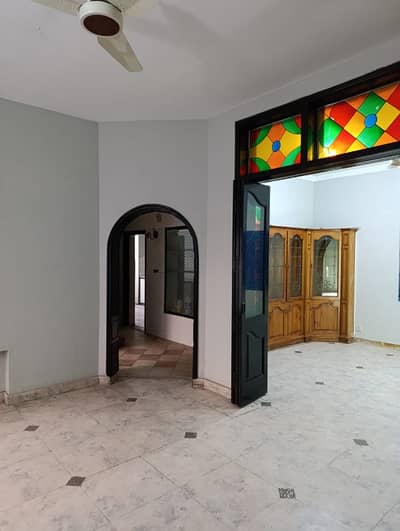 Elegant 10 Marla 4-Bed House For Rent Prime Location