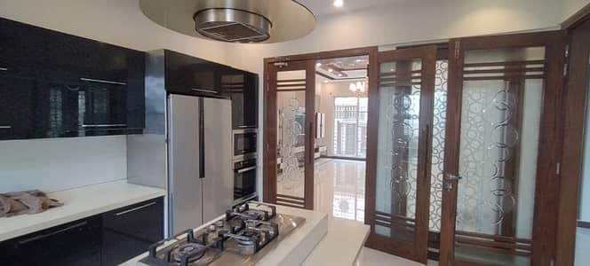 This Elegant One Kanal House Offers Spacious, Modern, And Well-Planned Accommodations, Making It Ideal For A Comfortable Family Lifestyle. Key Features Include: