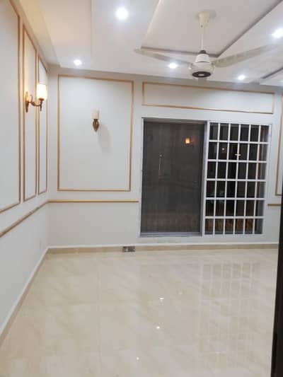1 Kanal Brand New House Available For Rent