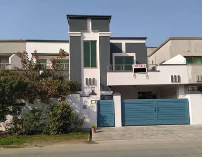 10 Marla Beautiful 4 Bedrooms House For Sale