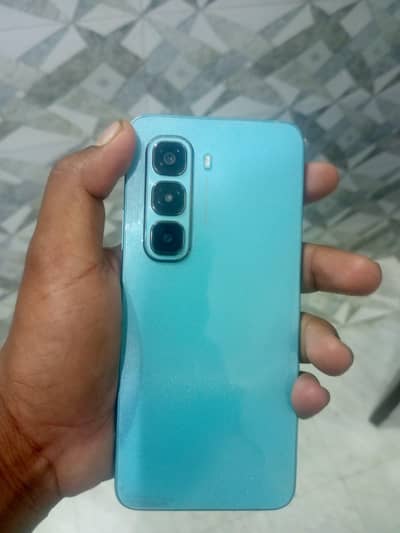 Infinex hot 50 pro 8 128 with box charge  no open rapiar  saff