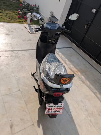 Yadea Ruibin Electric Scooty 2025 Model - Showroom Condition