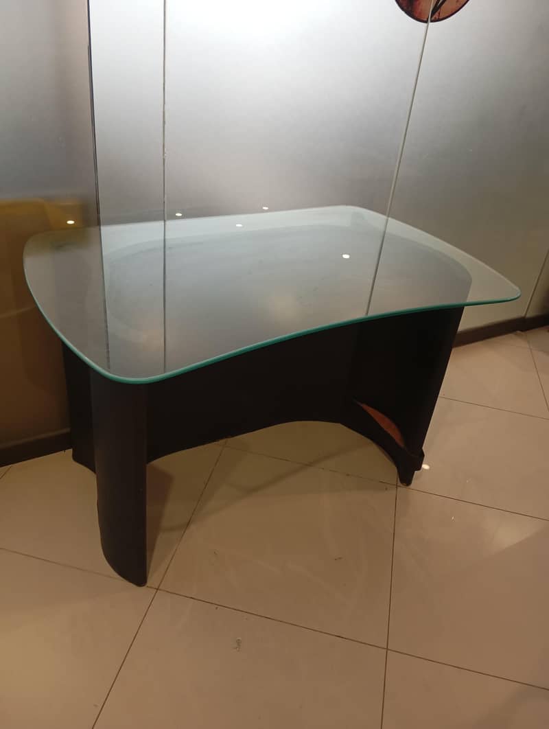 OffiCe table & chairs 1