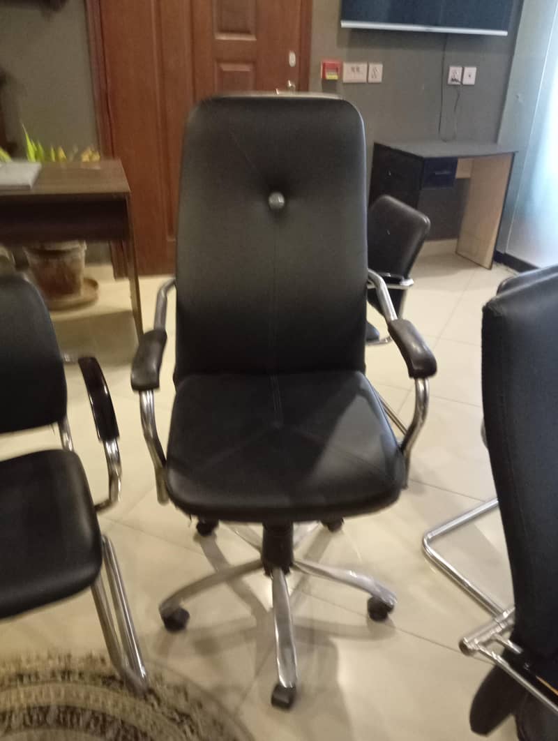 OffiCe table & chairs 4