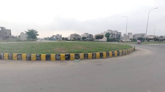 5 Marla Plot Available For Sale In DHA 9 Town Lahore
