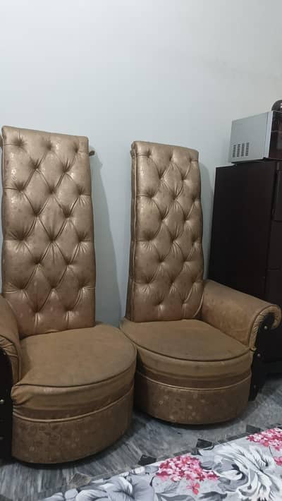 Contemporary Round Base Accent Chairs – Set of 2