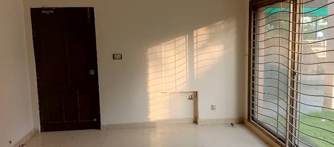10 Marla House for rent in Eden avenue ext New air port road Lahore cantt 3 bed with attached bathroom and kitchen store d/d tvl kitchen price,,100000
