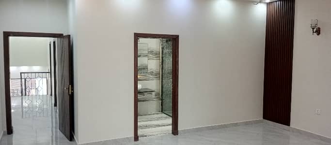 10 Marla House For Sale In Eden Avenue Old New Air Port Road Lahore Cantt 3 Bed With Attached Bathroom And Kitchen Store D/D Tvl Price,,325 Lac