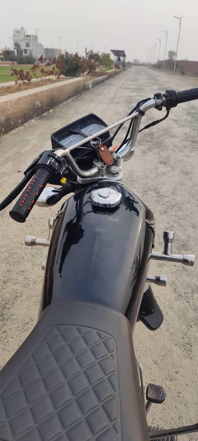 Honda 125 black 2017 urgent sale