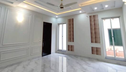Ideally Located House Of 8 Marla Is Available For sale In Lahore