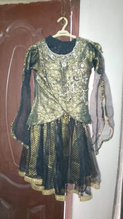 sharara hai used hai 10 se 11 saal ki larkio ke lia hai