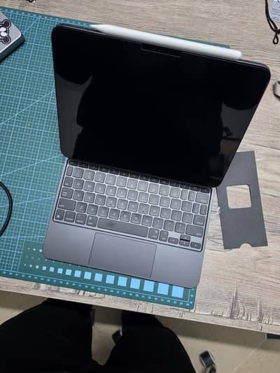 ipad pro 11 M4 with keyboard and Pencil Pro