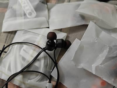 Samsung galaxy Akg AKG jbl tune 310c  like new