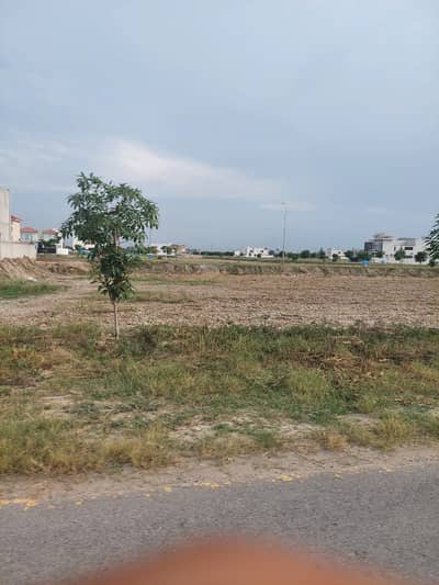 5 Marla plot for sale Z6 Ivy Green paragon city