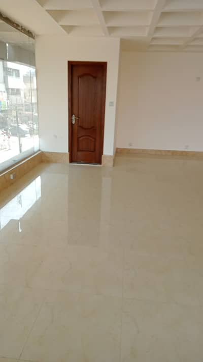 Gulberg Mm Alam 1200 Sqft Shop For Brands/Clinic Is Available On Rent