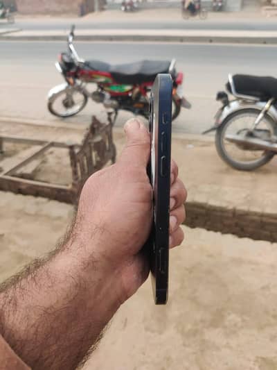 iphone 12-64gb-jv - 10/10condition