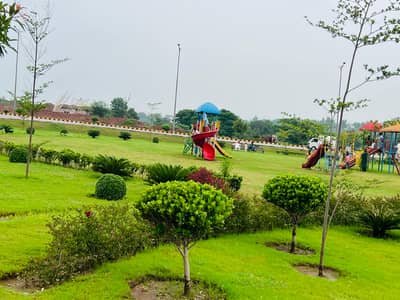 5 Marla Overseas Commercial Plot Main Boulevard Category Possession able