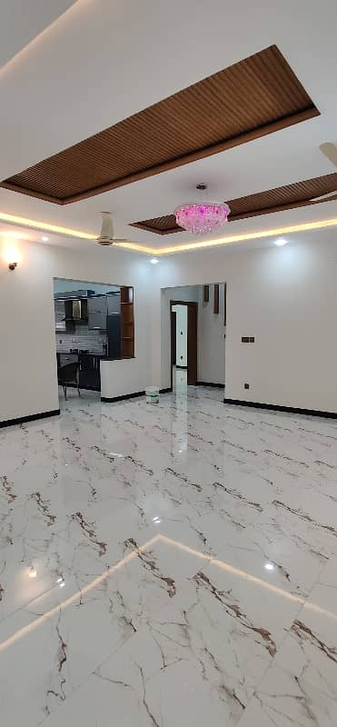 Separate Gate Upper Portion All Facilities 10