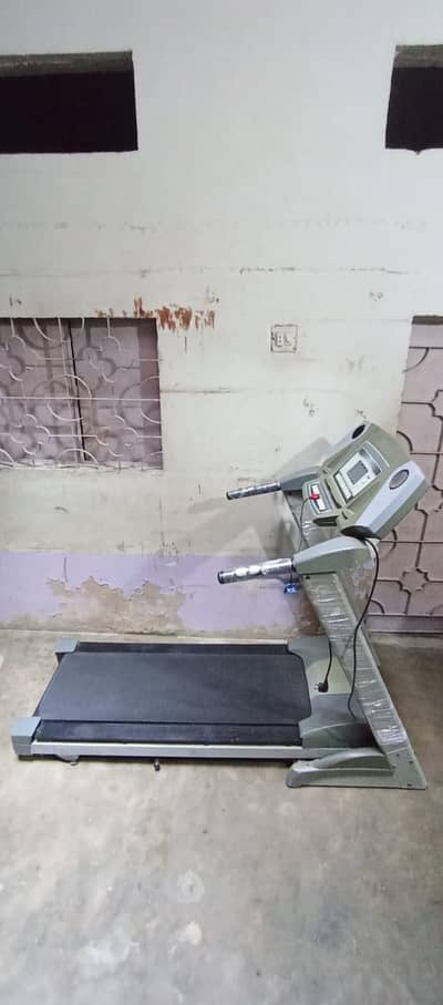 Semi Commercial treadmill / exercise machine / home gym / treadmill
