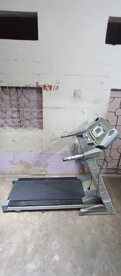 Semi Commercial treadmill / exercise machine / home gym / treadmill