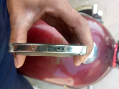 8/256 ma ha full box ha original set ha koi msla nai ha only sale krna