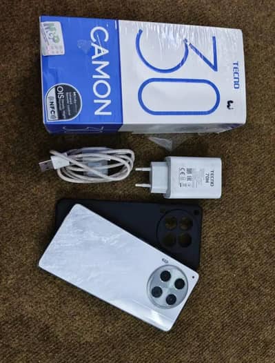 techno camon 30 16/256 gb only one hand use