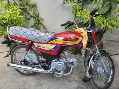 HONDA CD70 2025
