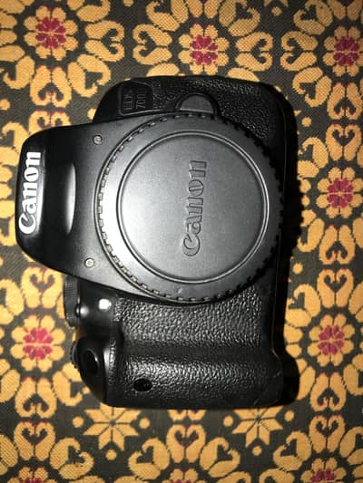 Canon 700D body and accessories