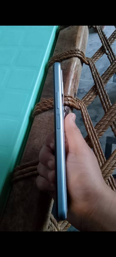vivo y21 mobile available bikual new condition is 10 by 9 condition