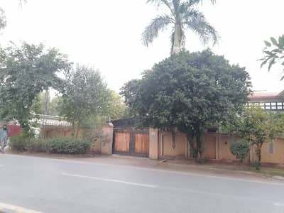500 Sq. Yard Old House for Sale on Main Boulevard Chaklala Scheme 3