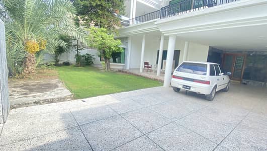 Spacious 1 Kanal Double-Storey Single Unit House with Lawn in Chaklala Scheme 3