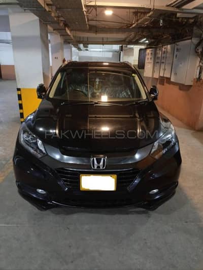 Honda Hybrid Vezel Z 2015 Model Black. 100% original. Just like a new.