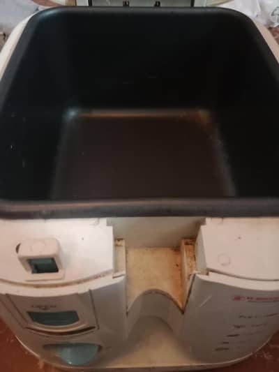 This is a potato chips maker machine