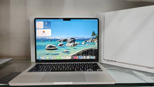 Macbook Air M4 (Stralight w/Box)