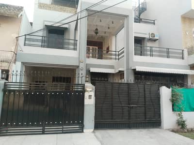 60 FT ROAD 10 MARLA VERY EXCELLENT CONDITION HOUSE FOR SALE IN BADAR BLOCK ALLAMA IQBAL TOWN LAHORE.