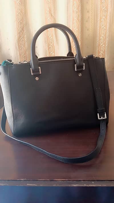 Michael kors hand beg good condition