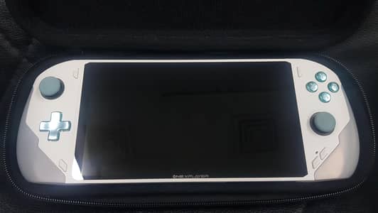 OneXFly 2tb Portable Windows-based Gaming handheld PC