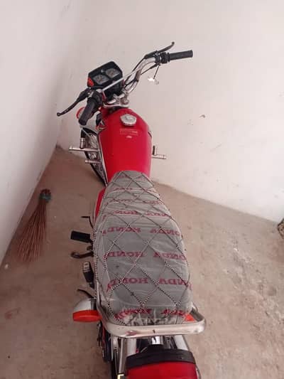 Honda CG 125 model 2015 Lahore number urgent for sale