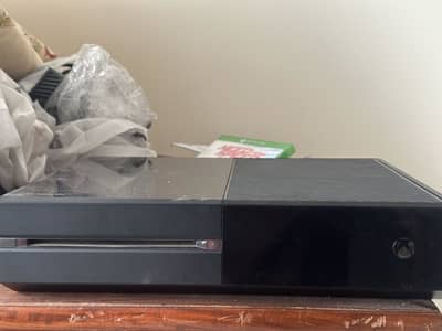 Xbox one | with lcd 60 inch | 2 controllers | 4 games cds