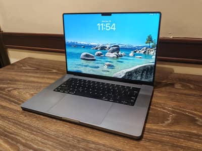 MacBook Pro M1 Max – 32GB/1TB – Excellent Condition – Low Cycles