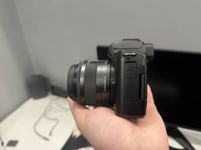 Canon m50 mirrorless camera with kit lens
