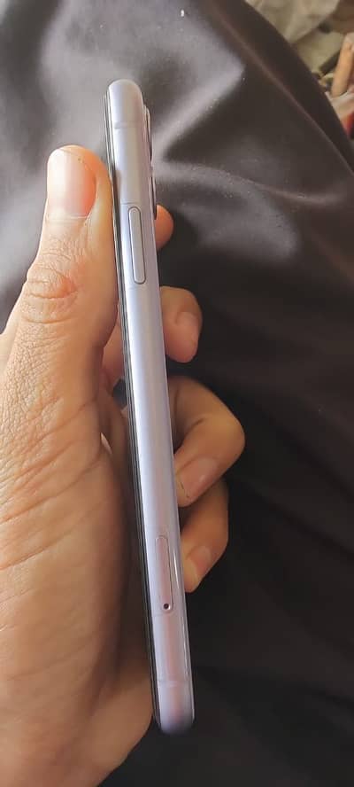 Iphone 11/128GB jv 10/10 condition with charger 03128559110