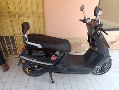 METRO M6 LITHIUM BATTERY BRAND NEW ONLY 10 DAYS USED