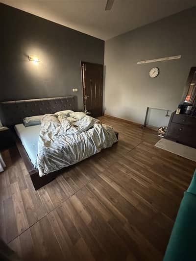 King Size Bed + 2 Side tables